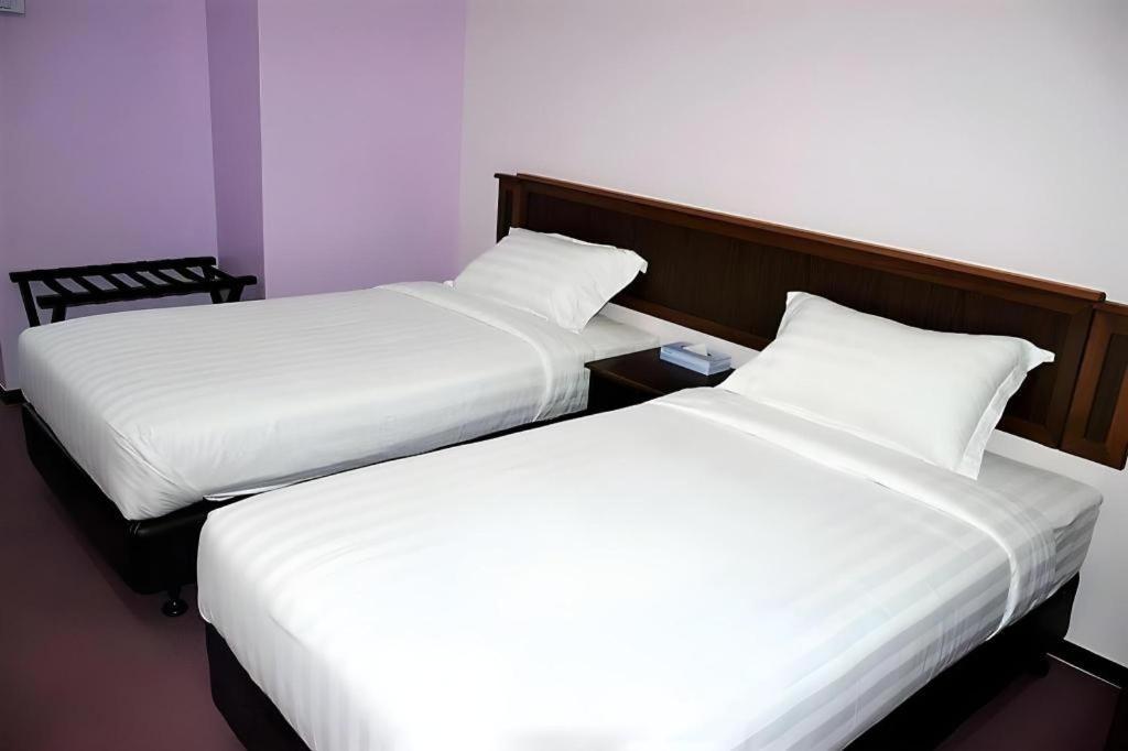 Id Hotel Yayasan Segamat Exterior foto