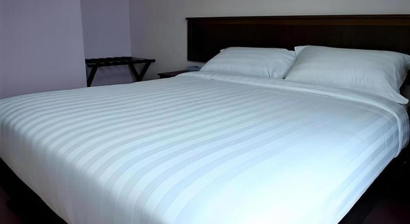 Id Hotel Yayasan Segamat Exterior foto
